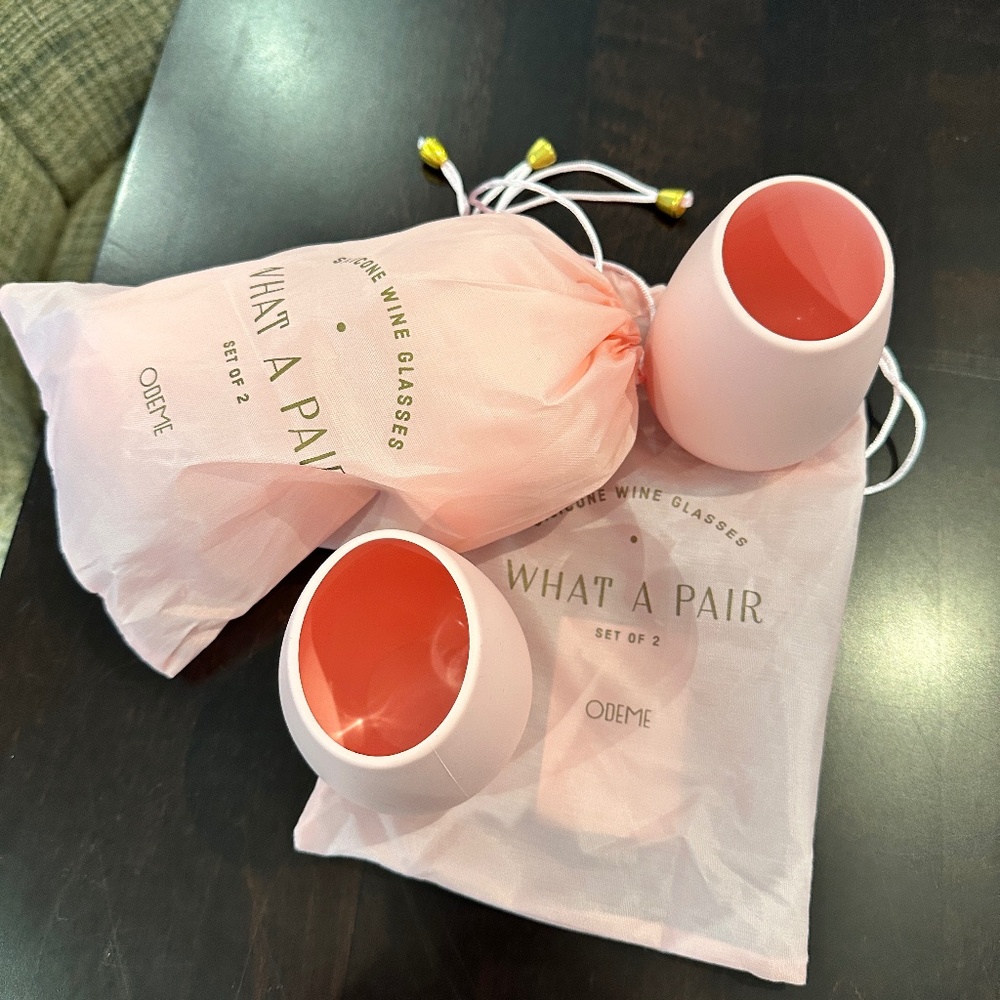 ODEME What A Pair Pink 2 Silicone Wine Glasses FabFitFun Brand New in Package